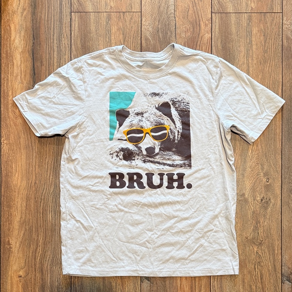 Graphic Tee with Bear Print - Gray